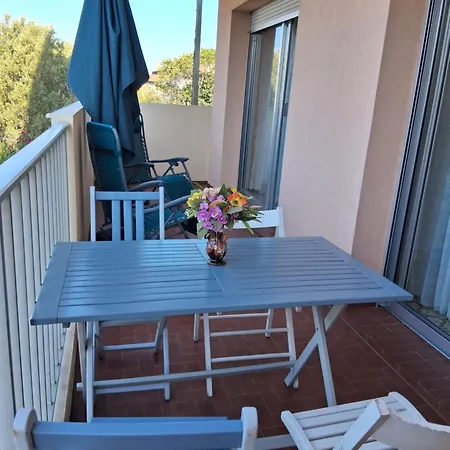4 Personnes A St Raphael * Saint-Raphael (Var)