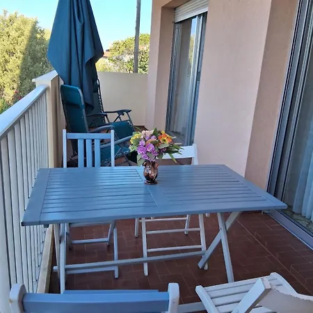4 Personnes A St Raphael Apartment